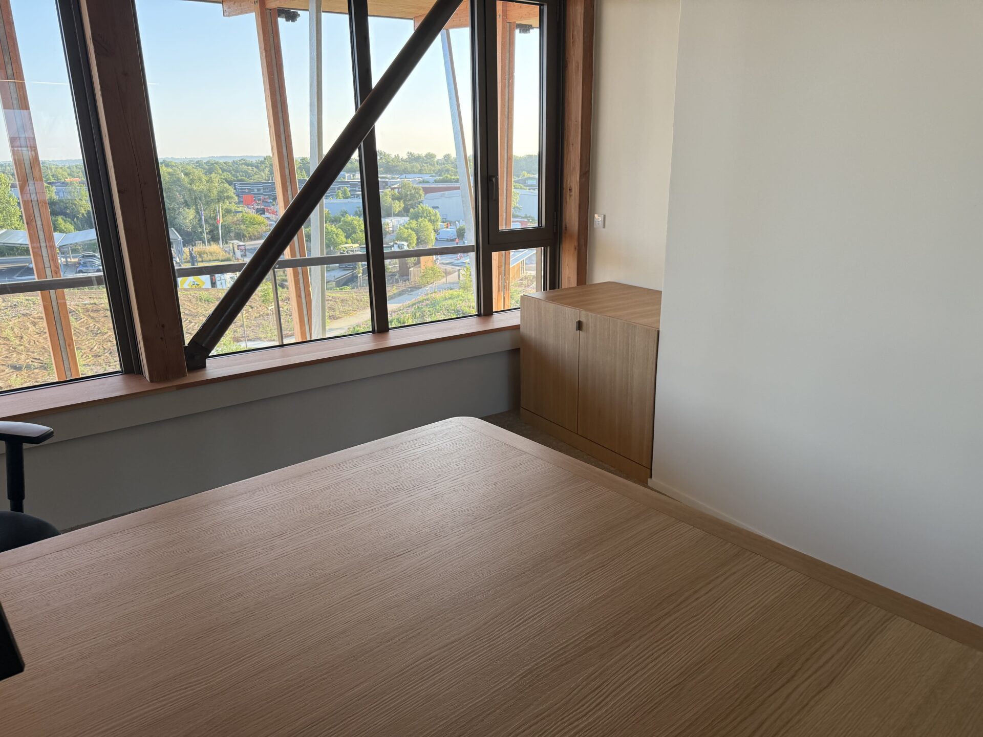 Bureau direction réalisé sur-mesure en placage et chêne massif.