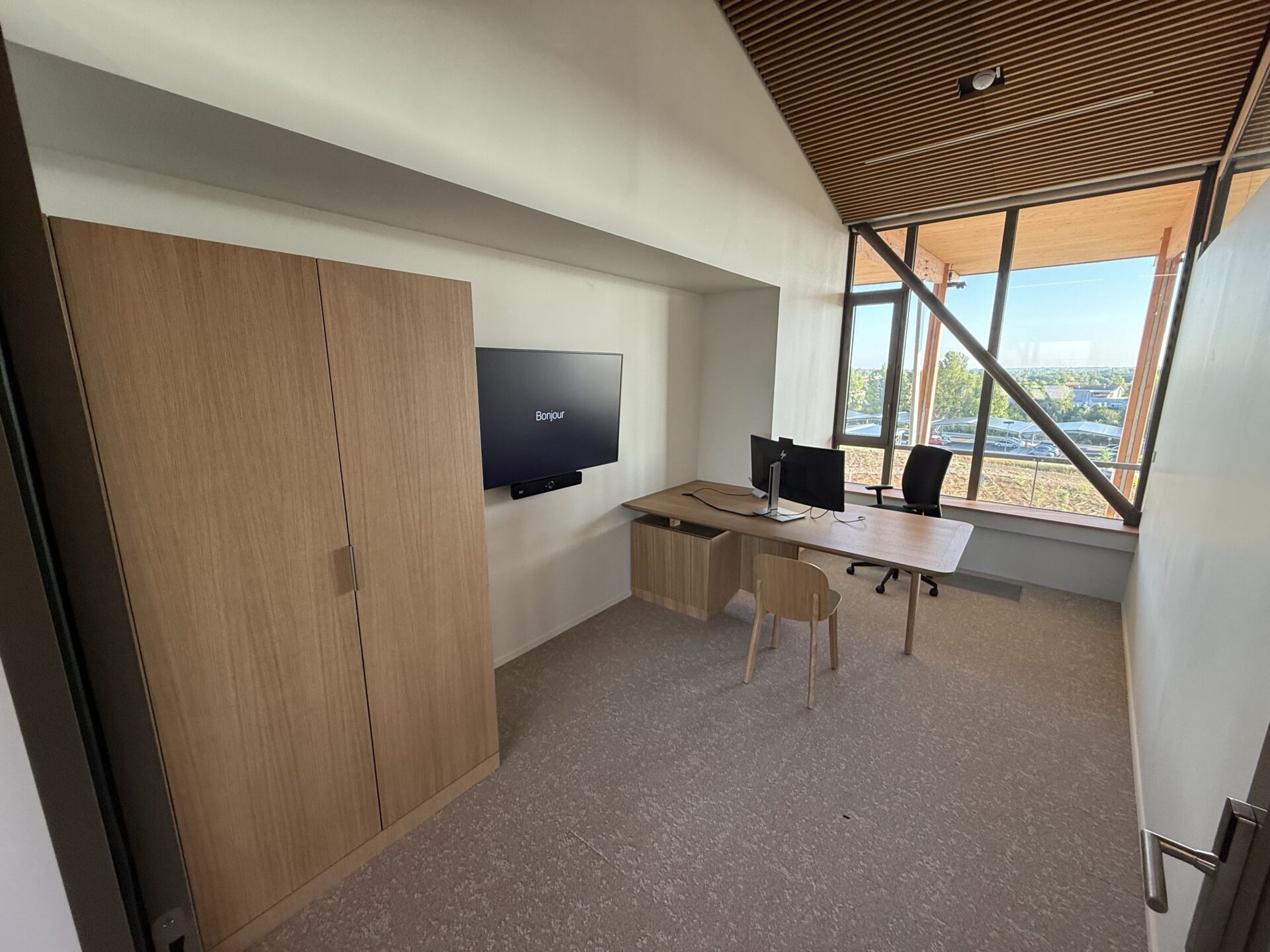 Bureau direction réalisé sur-mesure en placage et chêne massif.