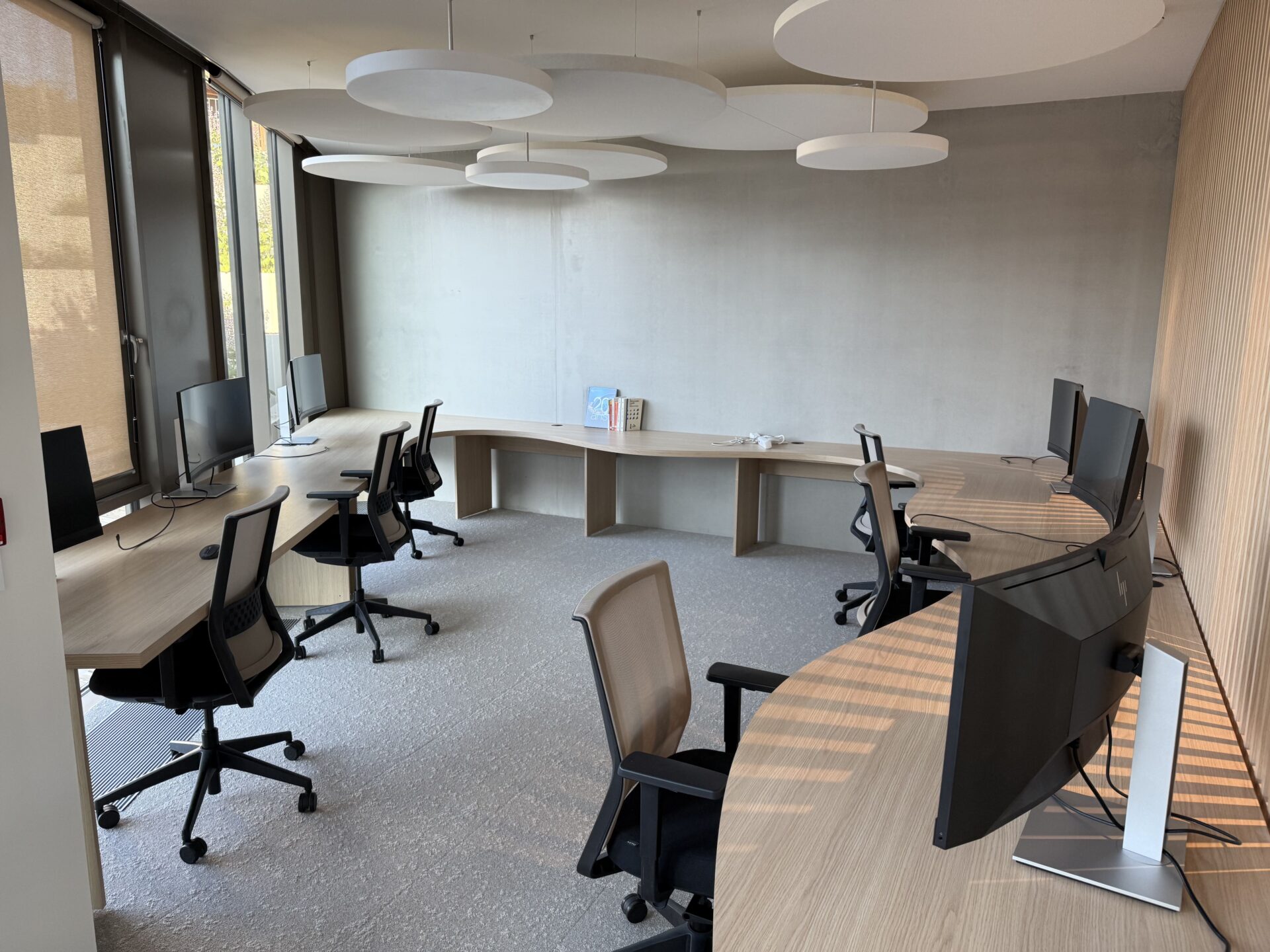 Bureaux sur-mesure créant des postes de travail en nuage